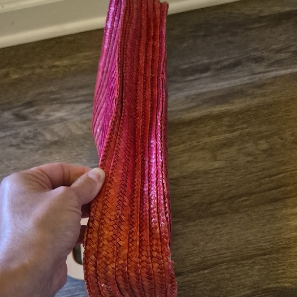 Lesco Vintage Straw Ombre Red Woven Handbag with Wooden Handles - Picture 6 of 10